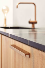 Carregar imagem no visualizador da galeria, Brushed Bronze "Station" Drawer Tab Pull