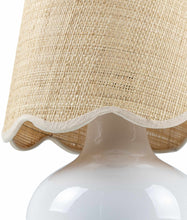 Carregar imagem no visualizador da galeria, Theisseil Beige Table Lamp