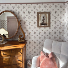 Carregar imagem no visualizador da galeria, Cosie Wallpaper by Ali Anni