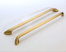 Cargar imagen en el visor de la galería, Twist, Solid Brass Appliance Pulls