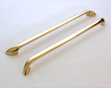 Cargar imagen en el visor de la galería, Twist, Solid Brass Appliance Pulls