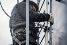 Carregar imagem no visualizador da galeria, Frontline VLRS Securail Pro Vertical Lifeline System 30'