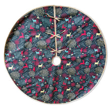 Carregar imagem no visualizador da galeria, Gold and Red Deer Decoration Pattern Holiday Tree Skirt