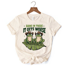 Carregar imagem no visualizador da galeria, Hang In There It Gets Worse T-Shirt, White and Natural Funny Frog Tee with Dark Millennial Humor
