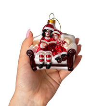 Carregar imagem no visualizador da galeria, (Pre-Order) Charming Kids on the Couch Glass Christmas Ornament, Sentimental Holiday Tree Decor