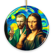 Carregar imagem no visualizador da galeria, Mona Lisa And Vincent Van Gogh Starry Night Date Selfie Ceramic Ornament, Famous Art Decor And Souvenir