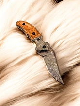 Cargar imagen en el visor de la galería, Custom Handmade Damascus Steel Pocket Knife with Olive Wood Handle