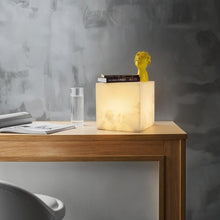 Carregar imagem no visualizador da galeria, Abak Alabaster Table Lamp