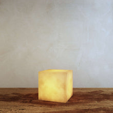Carregar imagem no visualizador da galeria, Abak Alabaster Table Lamp
