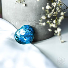 Load image into Gallery viewer, Apatite Heart of Positivity