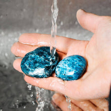 Load image into Gallery viewer, Apatite Heart of Positivity