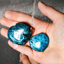 Load image into Gallery viewer, Apatite Heart of Positivity