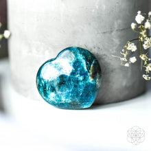 Load image into Gallery viewer, Apatite Heart of Positivity