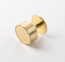 Cargar imagen en el visor de la galería, Gateau, Solid Brass Knobs