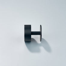 Cargar imagen en el visor de la galería, Gateau, Solid Brass Knobs