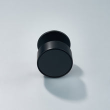 Cargar imagen en el visor de la galería, Gateau, Solid Brass Knobs