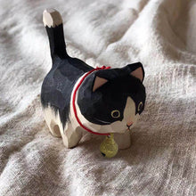 Carregar imagem no visualizador da galeria, Hand-Carved Cat Figurines