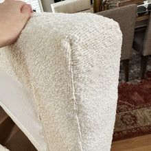 Carregar imagem no visualizador da galeria, 56 Inch Modern Boucle Accent Bench with Round Pillows