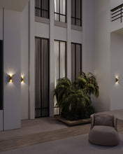 Carregar imagem no visualizador da galeria, Briar Outdoor Wall Lamp