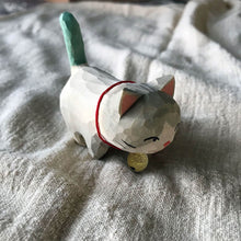 Carregar imagem no visualizador da galeria, Hand-Carved Cat Figurines