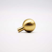 Cargar imagen en el visor de la galería, Dumas, Solid Brass Ball Knobs