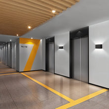 Carregar imagem no visualizador da galeria, Femi Wall Lamp