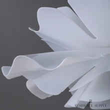 Cargar imagen en el visor de la galería, Fleur Chandelier