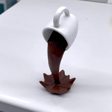 Carregar imagem no visualizador da galeria, Floating Spilling Coffee Cup