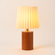 Carregar imagem no visualizador da galeria, Giada Table Lamp