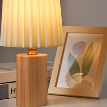Carregar imagem no visualizador da galeria, Giada Table Lamp