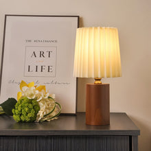 Carregar imagem no visualizador da galeria, Giada Table Lamp