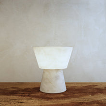 Load image into Gallery viewer, Henqet Alabaster Table Lamp