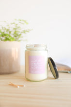 Carregar imagem no visualizador da galeria, A Basket Full of Flowers Candle