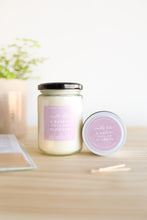 Carregar imagem no visualizador da galeria, A Basket Full of Flowers Candle