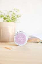 Carregar imagem no visualizador da galeria, A Basket Full of Flowers Candle