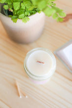 Carregar imagem no visualizador da galeria, A Basket Full of Flowers Candle