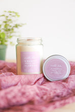 Carregar imagem no visualizador da galeria, A Basket Full of Flowers Candle