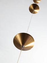 Carregar imagem no visualizador da galeria, Keilana Floor To Ceiling Lamp