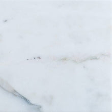 Carregar imagem no visualizador da galeria, Giallo Calacatta White Marble Tile - Livfloors Collection