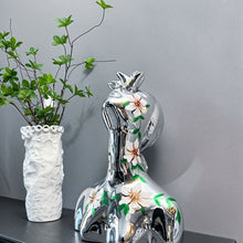 Carregar imagem no visualizador da galeria, Khloris Figurine