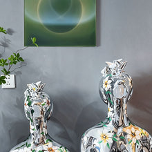 Carregar imagem no visualizador da galeria, Khloris Figurine