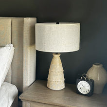 Carregar imagem no visualizador da galeria, Intricate Beige Bedside Table Lamp