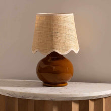 Carregar imagem no visualizador da galeria, Theisseil Brown Table Lamp