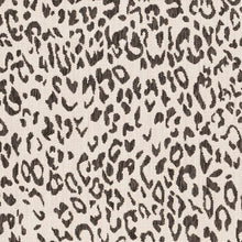 Carregar imagem no visualizador da galeria, Alderbury White Leopard Print Rug