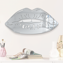 Carregar imagem no visualizador da galeria, Lips Mirror Decor