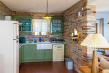 Carregar imagem no visualizador da galeria, Ferrara Old School Manufactured Stone Handmade Brick Veneer - Livfloors Collection