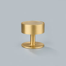 Cargar imagen en el visor de la galería, Gateau, Solid Brass Knobs