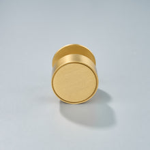 Cargar imagen en el visor de la galería, Gateau, Solid Brass Knobs
