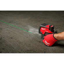 Carregar imagem no visualizador da galeria, Milwaukee 3622-21 M12 Green Cross Line & Plumb Points Laser Kit