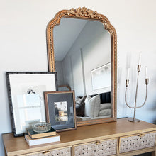 Carregar imagem no visualizador da galeria, Antique Inspired Ornate Gold Mirror